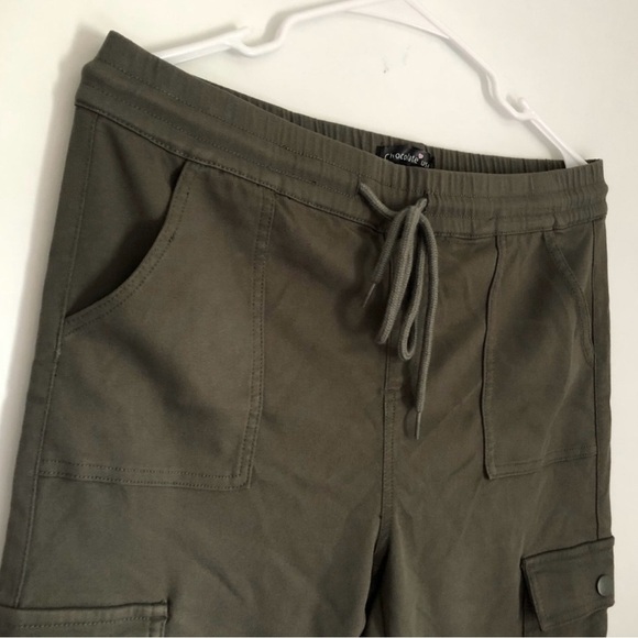 Women’s Cargo Jogger Pants - Picture 4 of 4